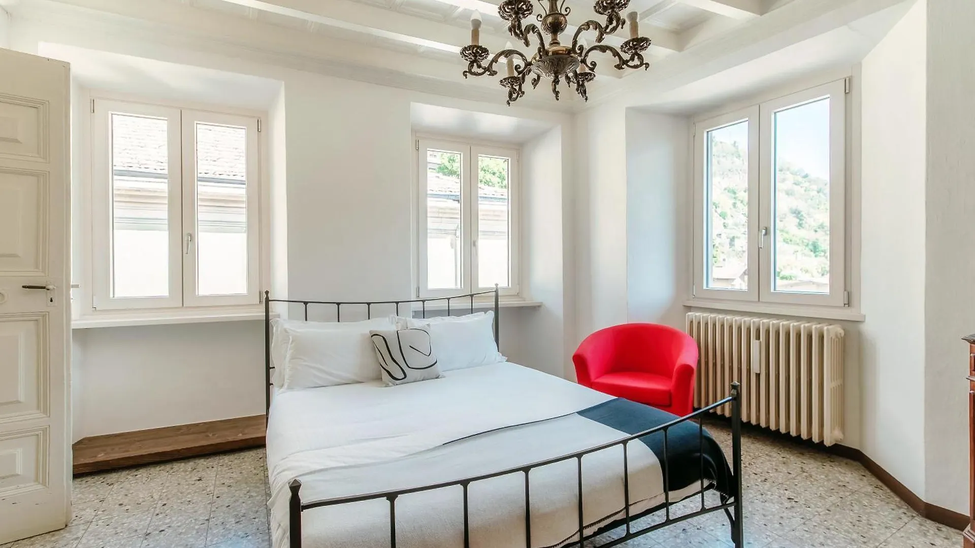 גראבדונה Riflessi Sul Lago By Quokka 360 - Historic Apartment With Lake View
